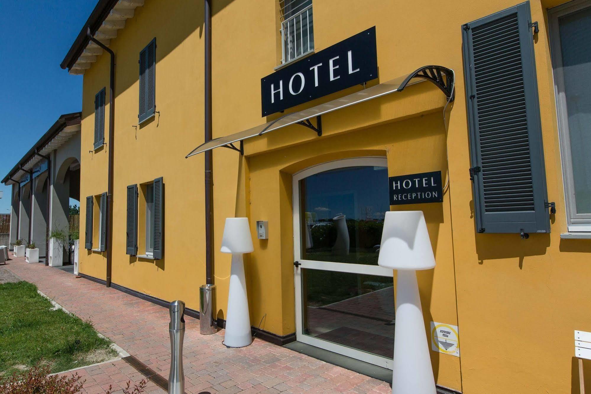 Hotel Forlanini 52 Parma Eksteriør bilde